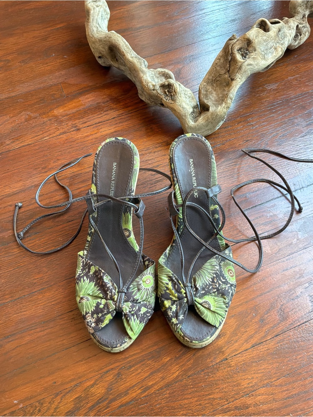 BANANA REPUBLIC Peep Toe Espadrille Wedges